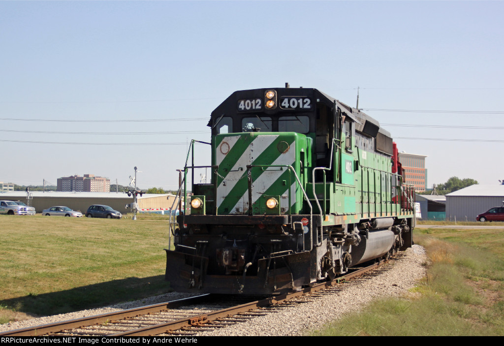 WSOR 4012 shoves off the spur and across US 14 after switching the industrial park